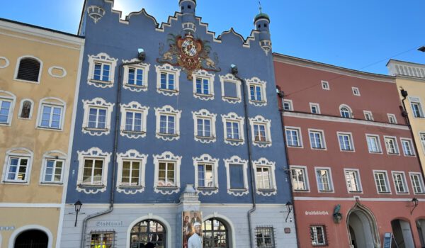 Stadtsaal Gebäudeensemble Stadtplatz Burghausen Foto köx