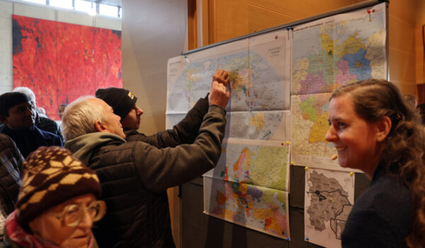 Die Neubürgerinnen und Neubürger konnten auf einer Karte markieren wo sie vor Burghausen gelebt hatten © Gerhard Nixdorf