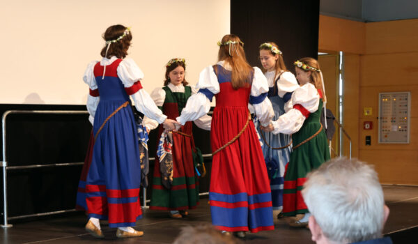 Die Tanzspielgruppe der Herzogstadt war Teil des Begleitprogramms für das Neubürgerfest © Gerhard Nixdorf