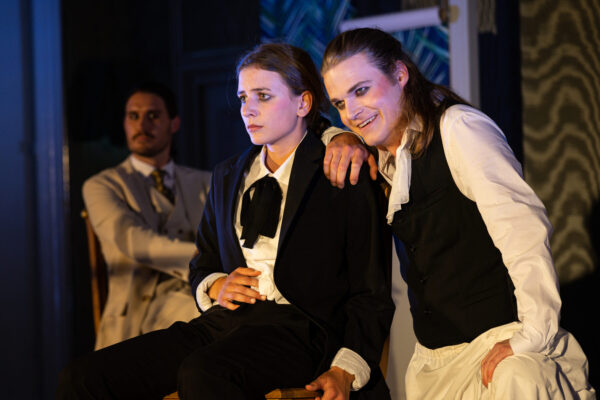 Fotos: Kammeroper München, Tobias Melle Fotos: Kammeroper München, Tobias Melle