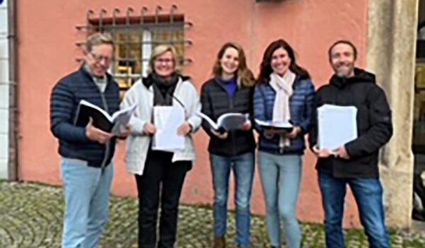 Eine sechsköpfige Jury entscheidet wer das Writers-in-residence-Stipendium bekommt: Konrad Kammergruber (v.l.), Birgit Reineke-Reiprich, Christin Moll, Prof. Dr. Silvia Seibold, Stefan Angstl. Es fehlt: Dr. Norbert Lehning.
Fotocredit: Stefan Angstl