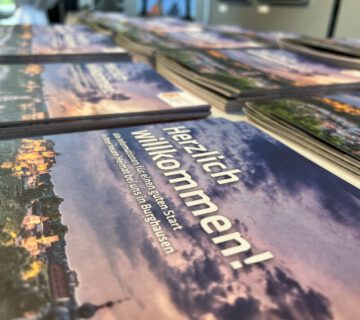 Die Neubürgerbroschüre mit allen wichtigen Infos rund um Burghausen © Stadt Burghausen / köx