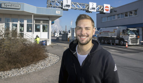 Sebastian Weiß, Portrait, Trainer, Fußball, F.C. Bayern München, Spedition, Pforte West, Werk Burghausen