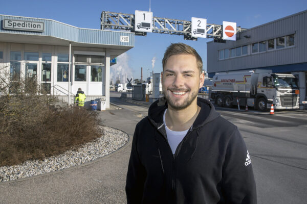 Sebastian Weiß Sebastian Weiß, Portrait, Trainer, Fußball, F.C. Bayern München, Spedition, Pforte West, Werk Burghausen