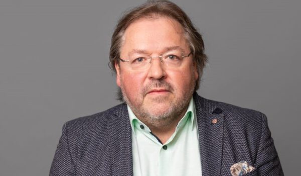 Foto: Dr. Mattias Pöhlmann hält am 1.3.2023 einen Vortrag über Rechte Esoterik – wenn Esoterik politisch wird