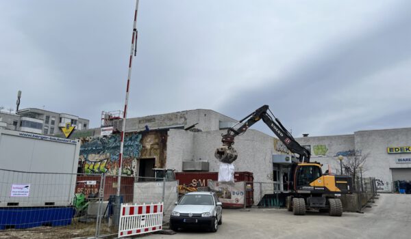Die Abbrucharbeiten am Saluachzentrum haben begonnen Foto köx