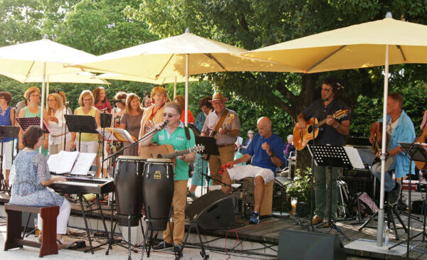 Singing Neighbours Singing Neighbours