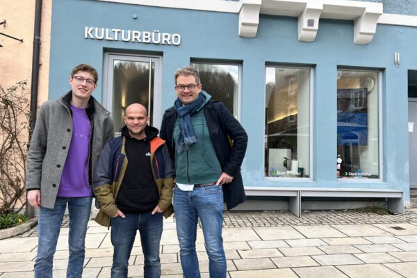 Helmbrecht-2025-Freilicht-Theater-Regisseur-Moritz-Katzmair-Mitte-und-Autor-Christian-Lex-rechts-Foto-Koenigseder