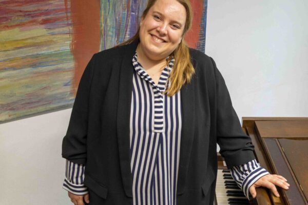 Anna Willerding ist Lehrerin für Gesang an der Musikschule Burghausen Foto Winkhofer Bild Gesang Musikschule Burghausen Foto evw Anna Willerding ist Lehrerin für Gesang an der Musikschule Burghausen Foto Winkhofer