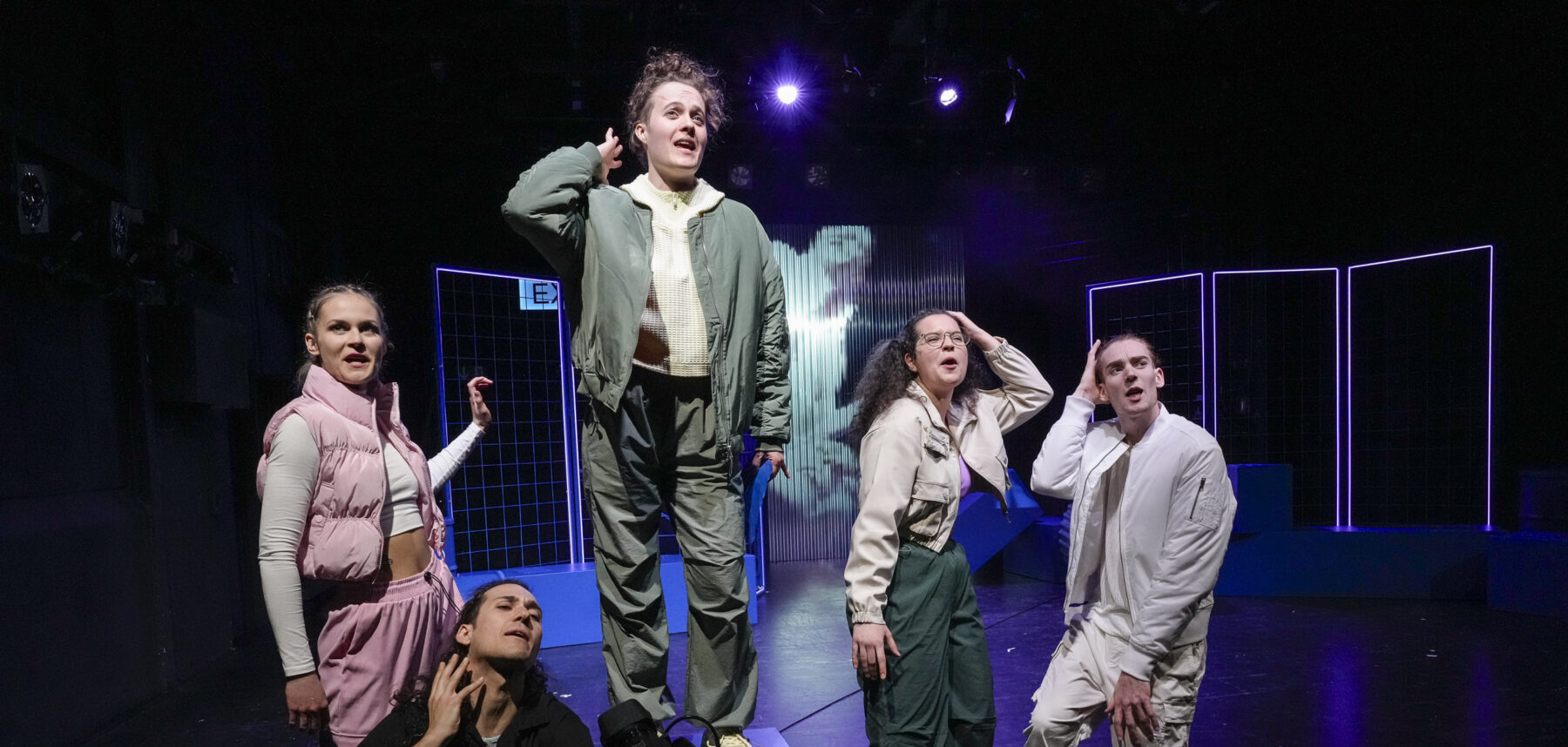 01 LTT DIE NACHT SO GROSS WIE WIR Foto Tobias Metz