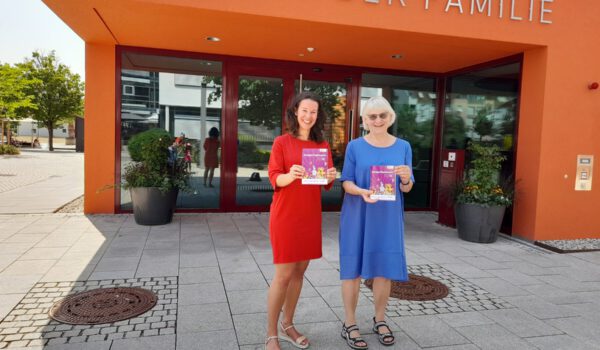 Die Organisatorinnen des großen Burghauser Kinderflohmarktes Christine Auberger, Haus der Familie und Familienreferentin Doris Graf freuen sich auf viele Verkäufer und Einkäufer.