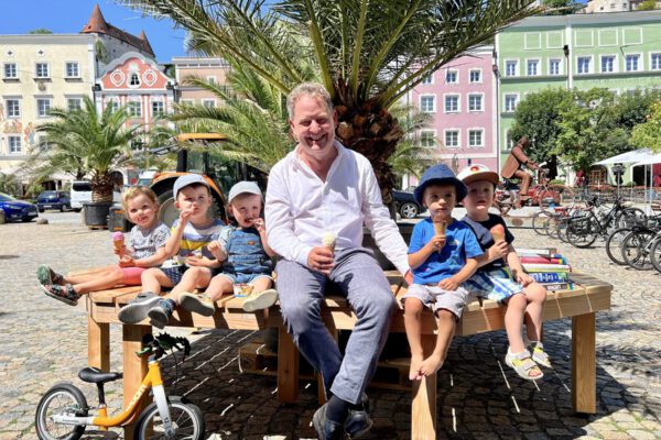 Palmeninseln am Stadtplatz © Stadt Burghausen/köx Palmeninseln am Stadtplatz © Stadt Burghausen/köx