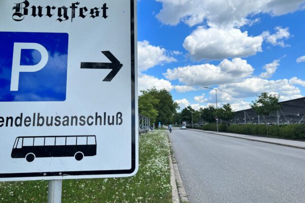 Pendelbus Beschilderung Burgfest Foto Königseder