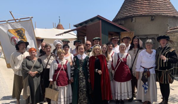 Burgfest 2023: Winzergruppe aus Ptuj: (1.vr) Bojan Misko, (2.vr) Elisabeth Hübner