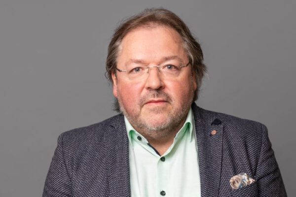 Bild zum Vortrag Wenn sich alternatives Denken und Extremismus vermischen Bild zum Vortrag Wenn sich alternatives Denken und Extremismus vermischen