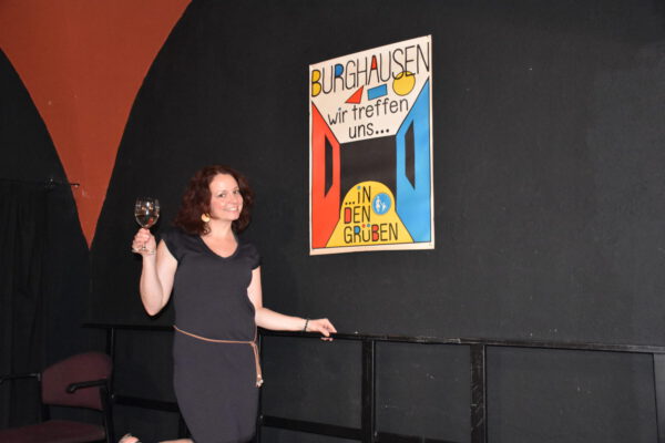 NAdine mit Plakat Grübenfest NAdine mit Plakat Grübenfest