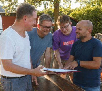 Erster Bürgermeister Florian Schneider und das Regie-Team des Freiliecht-Theaters Helmbrecht am Bergerhof Fotocredit: Marketing Abteilung Helmbrecht