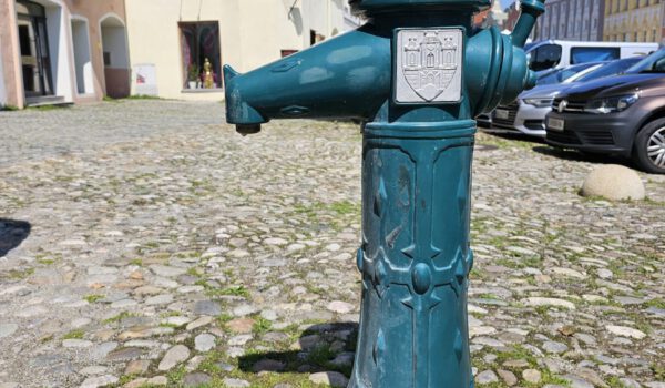 Der Trinkwasserbrunnen am Stadtplatz © Stadt Burghausen/ebh