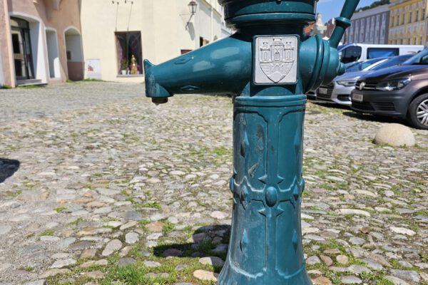 Der Trinkwasserbrunnen am Stadtplatz © Stadt Burghausen/ebh
