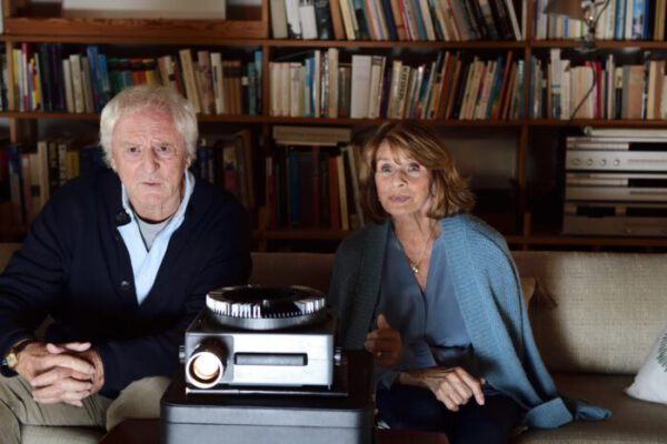 "Weißt du noch" Durch die Diaschau kommen Erinnerungen auf.
im Bild: Günther Maria Halmer, Senta Berger