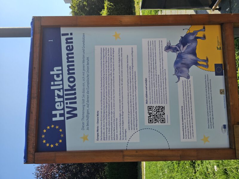 Die Erste Tafel des Europas-Werte-Wanderwegs © Stadt Burghausen / ebh
