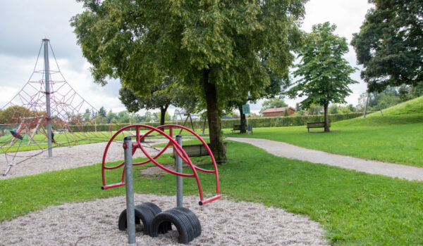 Wippgerät und Klettergerüst Spielplatz Bachstraße © Stadt Burghausen/ebh