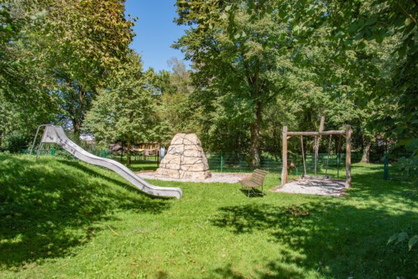 Spielplatz am Emetsberger Hof © Stadt Burghausen/ebh Spielplatz am Emetsberger Hof © Stadt Burghausen/ebh