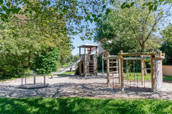 Spielplatz Dr.-Wolfgang-Gruber-Weg © Stadt Burghausen/ebh Spielplatz Dr.-Wolfgang-Gruber-Weg © Stadt Burghausen/ebh