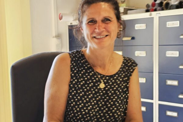 Anna Wimmer, Mitarbeiterin im Sozialamt, hat immer ein offenes Ohr © Stadt Burghausen/ebh Anna Wimmer, Mitarbeiterin im Sozialamt, hat immer ein offenes Ohr © Stadt Burghausen/ebh