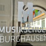 Die Musikschule der Stadt Burghausen in der Altstadt zwischen Burg und Salzach gelegen ist traumhaft schön Foto Königseder