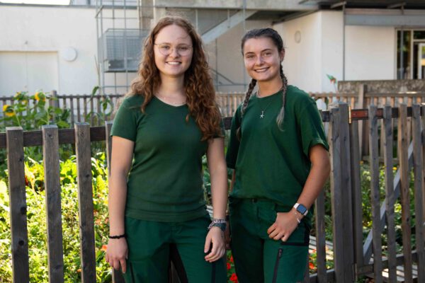 Die neuen FÖJlerinnen Judith Schärl (l.) und Ariane Wacker © Stadt Burghausen/ebh