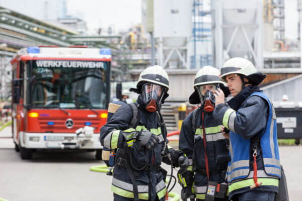 20140630g068_Jahreshauptübung_Werkfeuerwehr Bei weiteren Fragen steht – auch am Tag der Übung – das WACKER-Bürgertelefon unter Tel. 08677/83-6111 zur Verfügung.