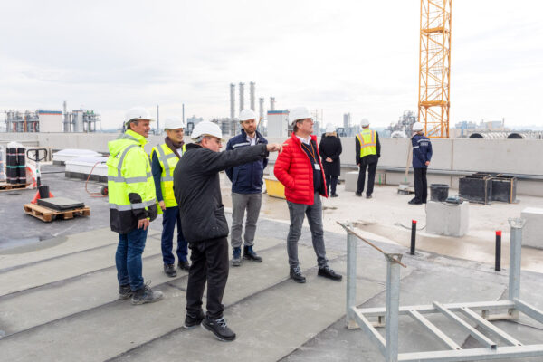 Richtfest, ELN-Baustelle, LP4650 300 Millionen Euro investiert die Wacker Chemie AG derzeit am Standort Burghausen in den Ausbau der Kapazitäten für Halbleiter-Polysilicium. Am Donnerstag feierte das Großprojekt Richtfest und damit die Fertigstellung des Rohbaus.