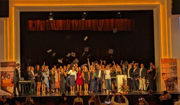 Mehr als 50 Studierende haben in diesem Jahr ihr Studium am Campus Burghausen der TH Rosenheim abgeschlossen. Bild: Maria Grill