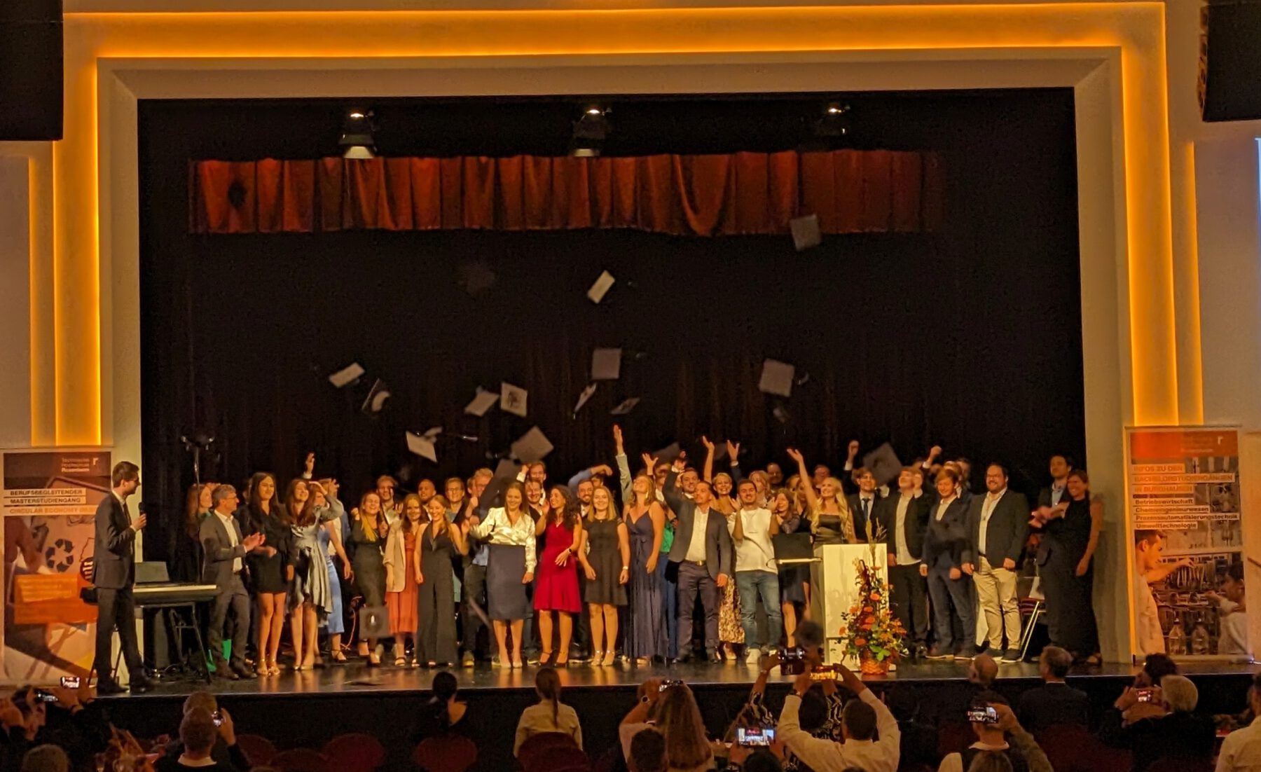 Mehr als 50 Studierende haben in diesem Jahr ihr Studium am Campus Burghausen der TH Rosenheim abgeschlossen. Bild: Maria Grill