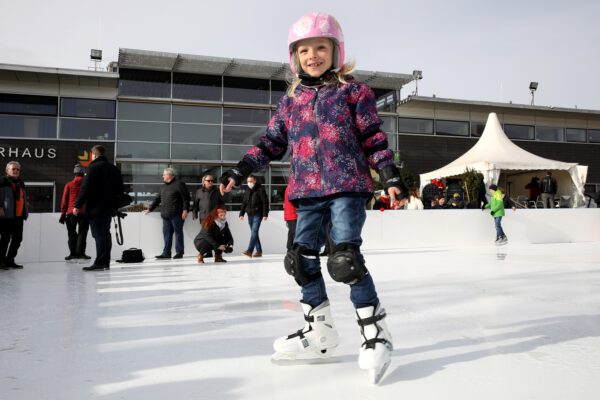 PM 283 Eisfläche vor dem Bürgerhaus Foto Nixdorf Fotografie_kl