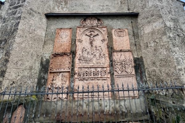 2024-10-12 St._Jakob_(Burghausen)_Ostseite_XoMEoX_CC BY SA 40 wikimedia