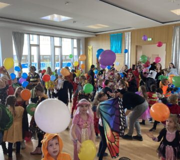 Carnival fun in Burghausen - even if the children's carnival in the town hall is sold out, there are still many other events during the carnival season for children and families, such as the children's carnival in the St. Konrad parish center