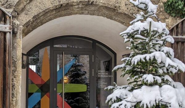 Museumseingang Winter © Stadt Burghausen/Robin von Taeuffenbach