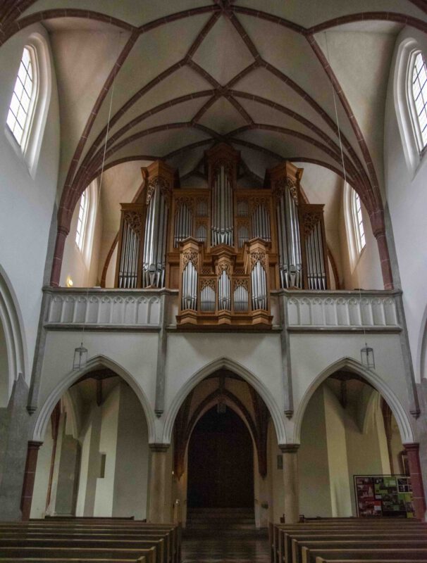 Der Innenraum der Kirche St. Jakob am Stadtplatz mit der großen Orgel © Stadt Burghausen/ebh