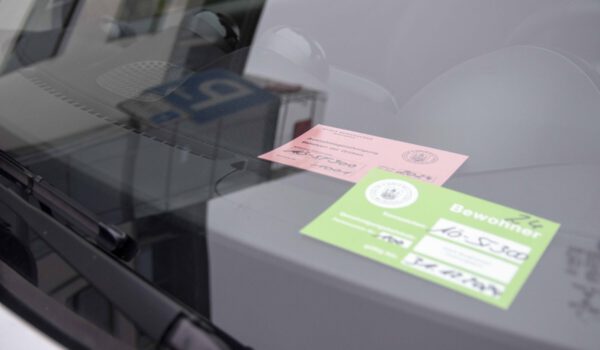 Ab sofort können Anwohnerparkausweise digital beantragt werden © Stadt Burghausen/ebh