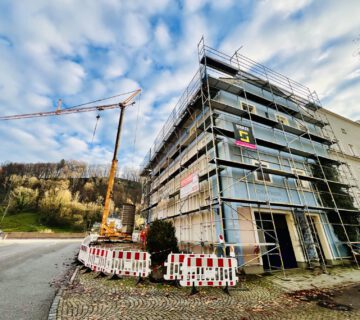 The pumping station in Burghausen's old town is getting a new roof after it was destroyed by a storm in the fall. Photo credit Königseder
