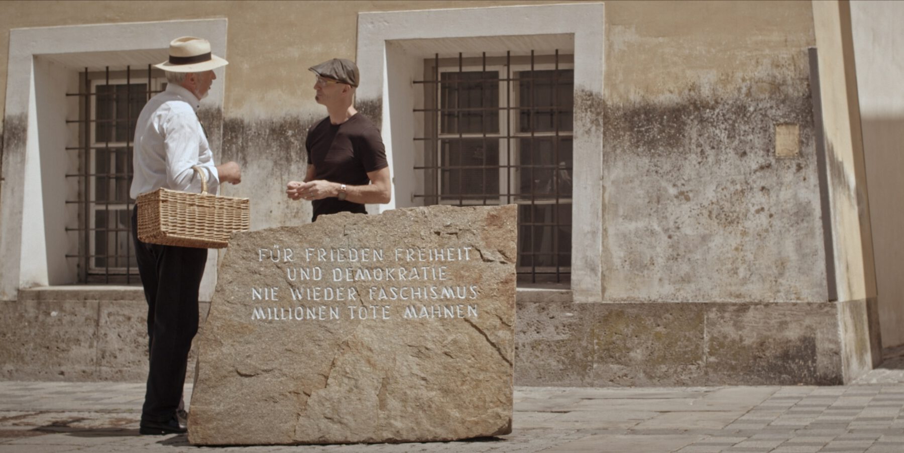 “¿Quién tiene miedo de Braunau?” – La oficina cultural y juvenil de Burghausen proyectará el documental sobre el lugar de nacimiento de Hitler el 25 de enero de 2024 en Ankersaal. © DIMDIMFILM