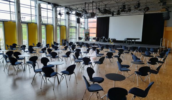 Bürgersaal_lockere Bestuhlung