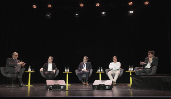 Energiegipfel 26. März 2024 in Burghausen mit hochrangigen Vertretern auf dem Podium Foto Hans Mitterer