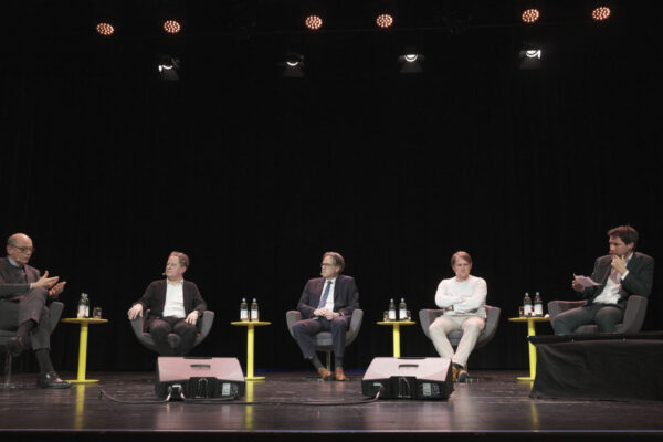 Energiegipfel 26. März 2024 in Burghausen mit hochrangigen Vertretern auf dem Podium Foto Hans Mitterer