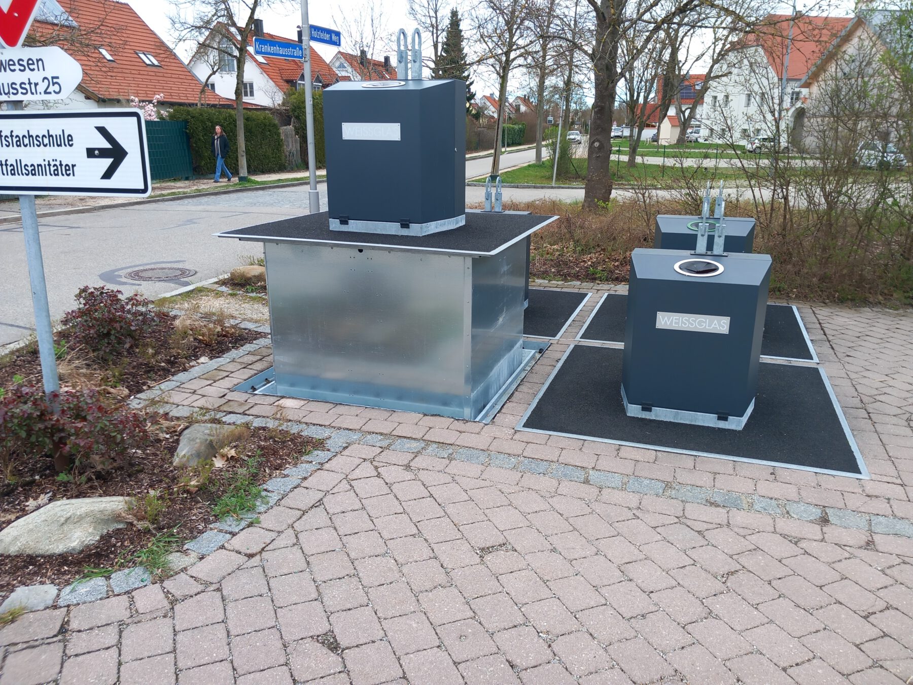 Unterflurcontainer in der Krankenhausstraße teilweise nicht nutzbar Foto Stadt Burghausen