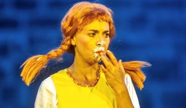 Carmen Jahrstorfer lädt zum Theaterworkshop des neuen Spielraum Theaterclubs im Haus der Familie. Fotocredit: Carmen_Jahrstorfer_Pippi_c_FrankWunderatsch