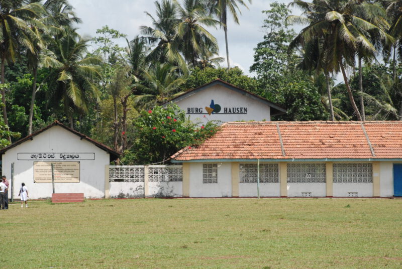 Die Grundschule in Galle auf Sri Lanka konnte dank der Spendengelder aus Burghausen im Jahr 2005 gebaut werden. © Norbert Wagner