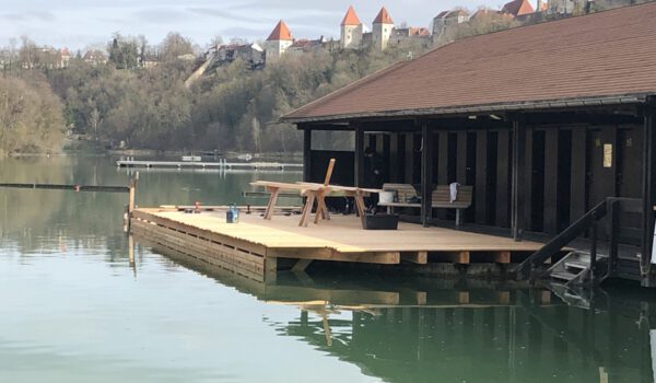 Die Arbeiten für den neuen Steg am Herrenbad sind im vollen Gange © Stadt Burghausen/sast